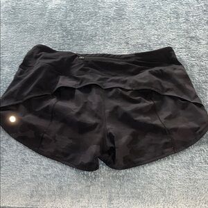Lululemon speed up shorts high-rise 4” in black camo